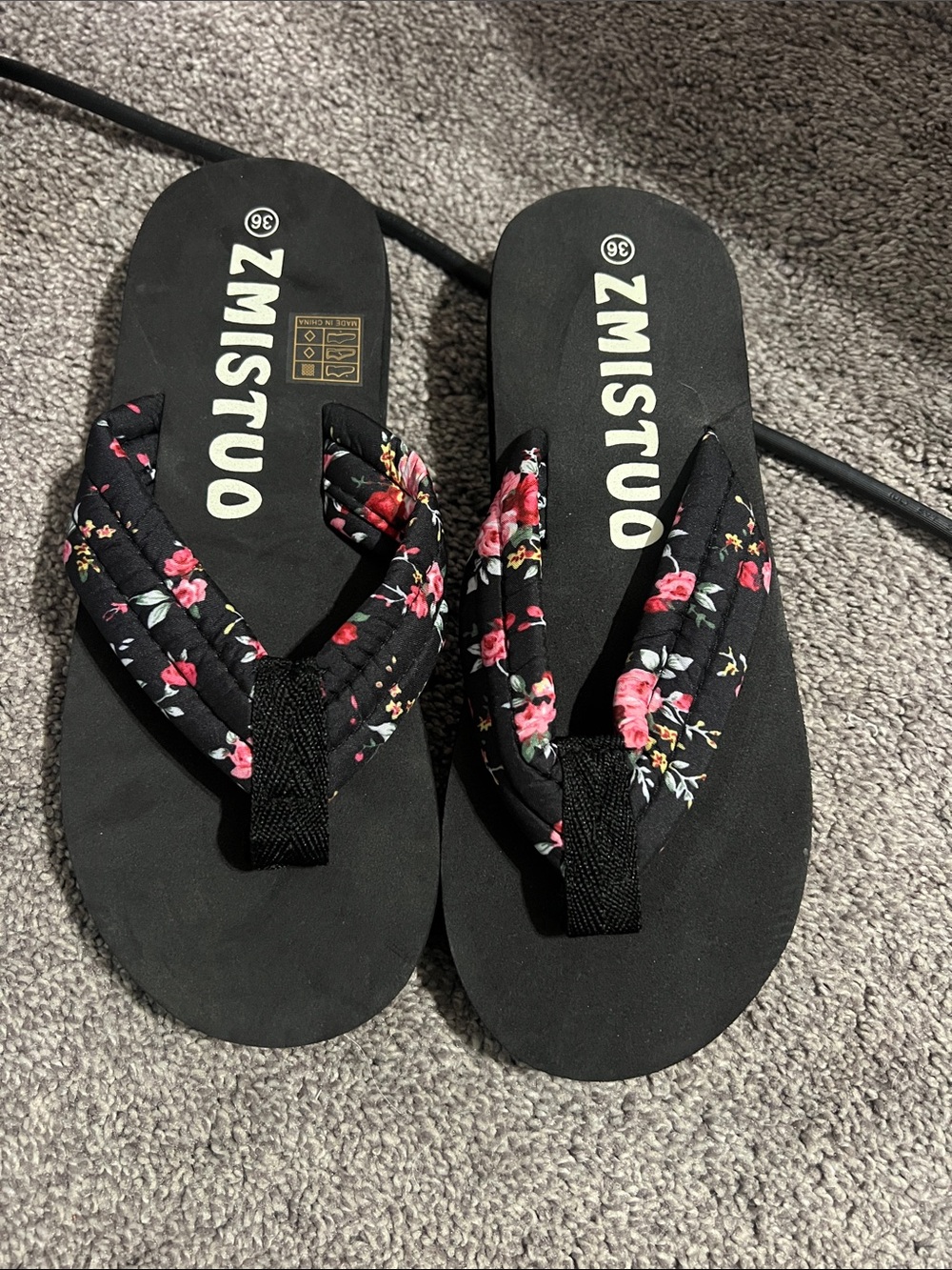 ZMISTUO Floral Strap Black Flip Flops